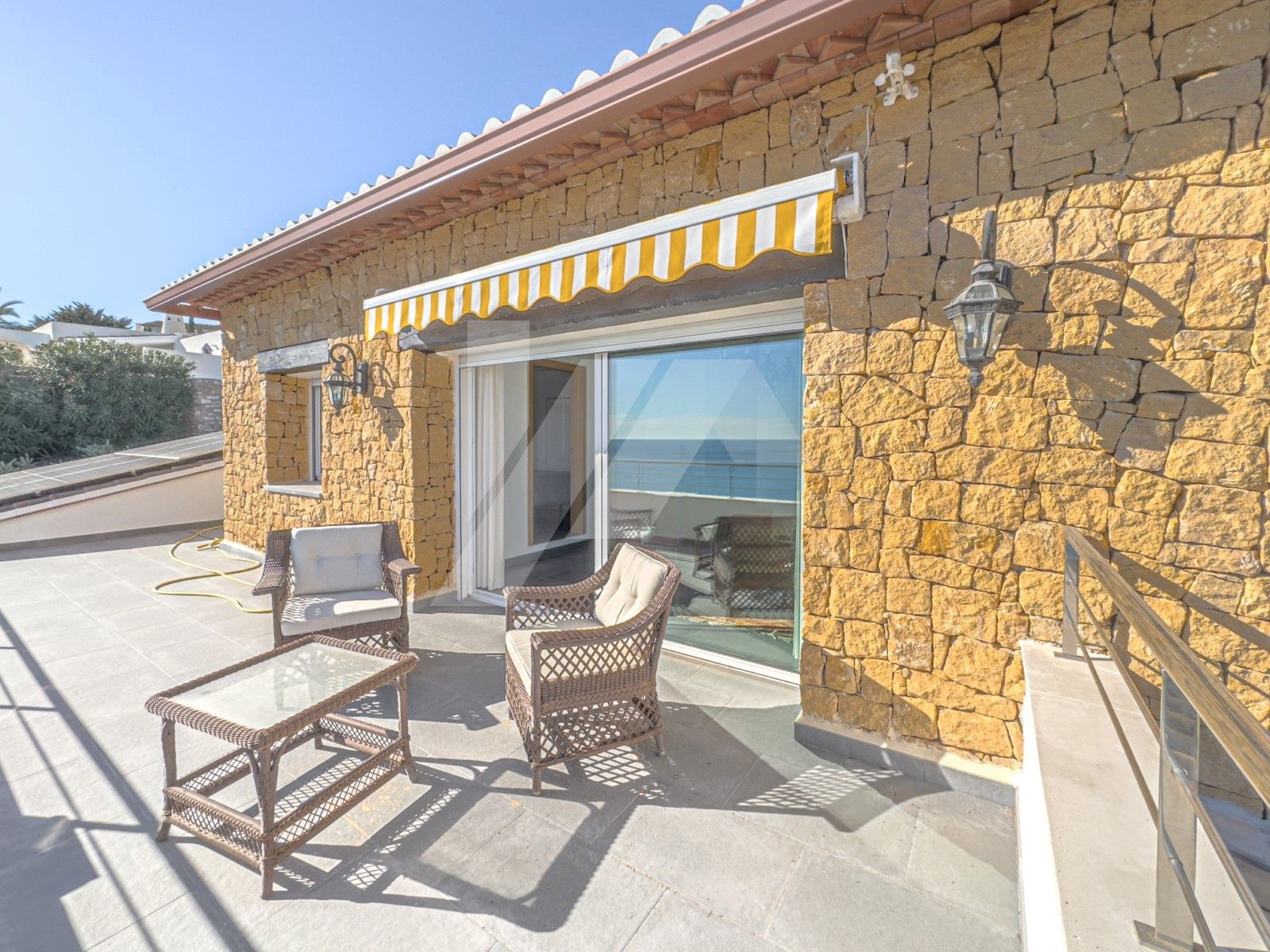 Villa te koop met uitzicht op zee, in La Fustera, Benissa.
