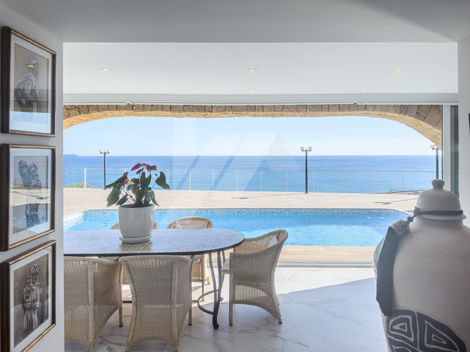 Villa te koop met uitzicht op zee, in La Fustera, Benissa.