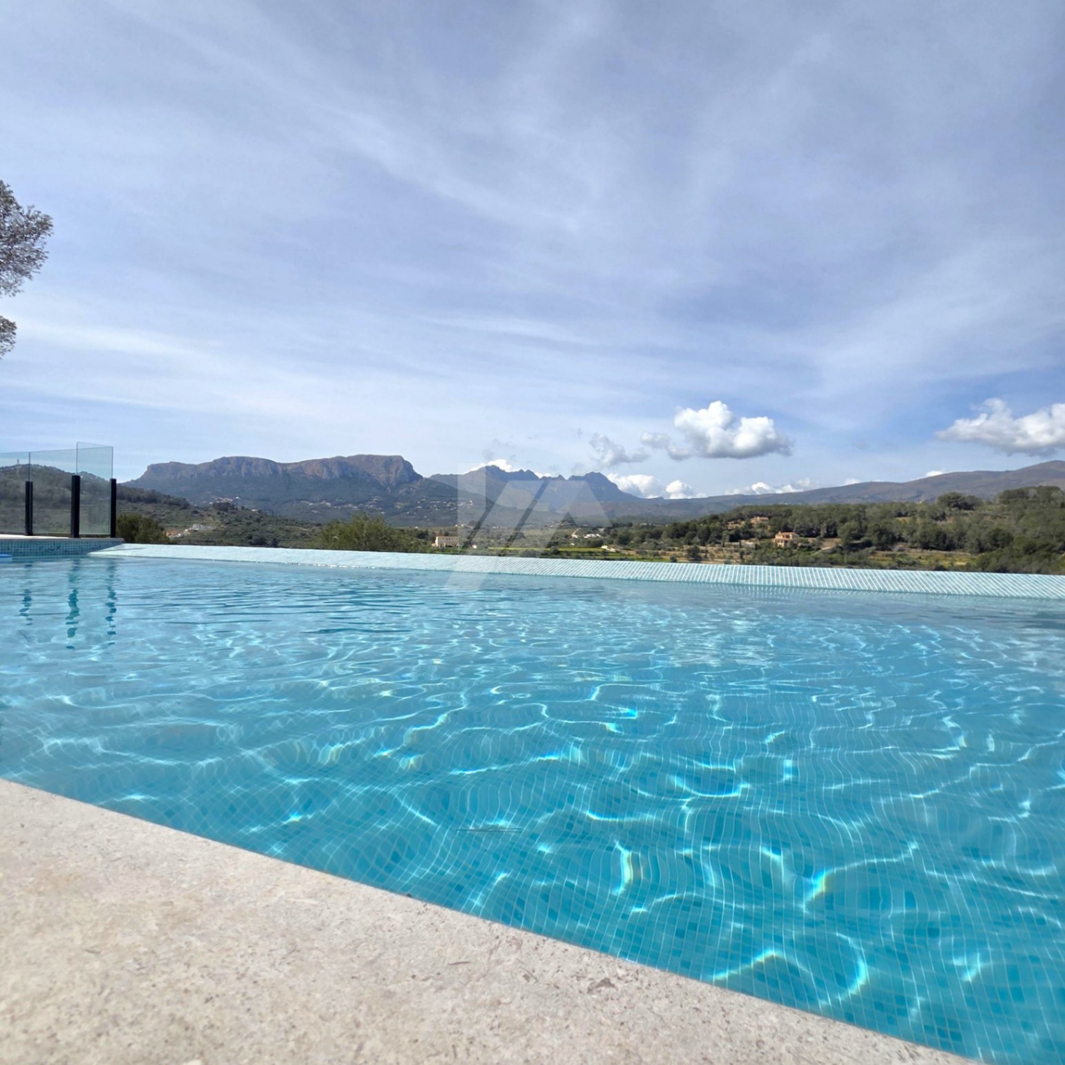 Moderne villa te koop in Calpe, Costa Blanca.