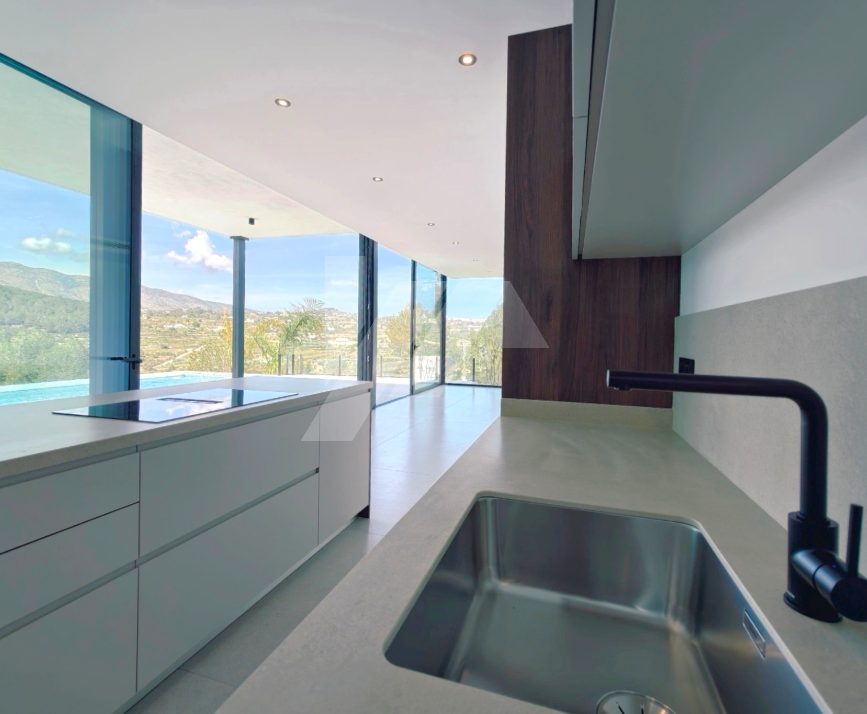 Moderne villa te koop in Calpe, Costa Blanca.