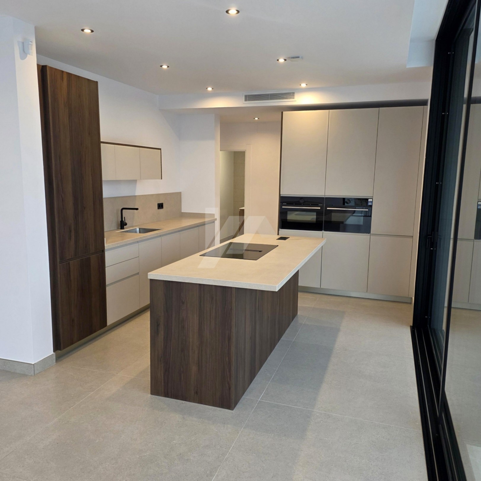 Moderne villa te koop in Calpe, Costa Blanca.