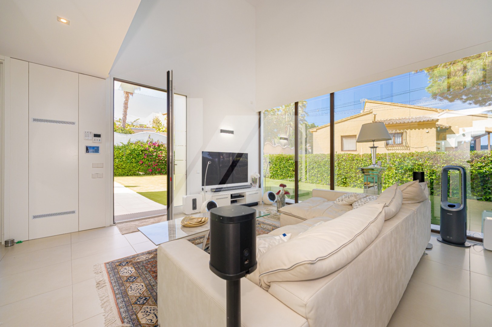 Moderne villa te koop in Moraira met uitzicht op zee, Costa Blanca.