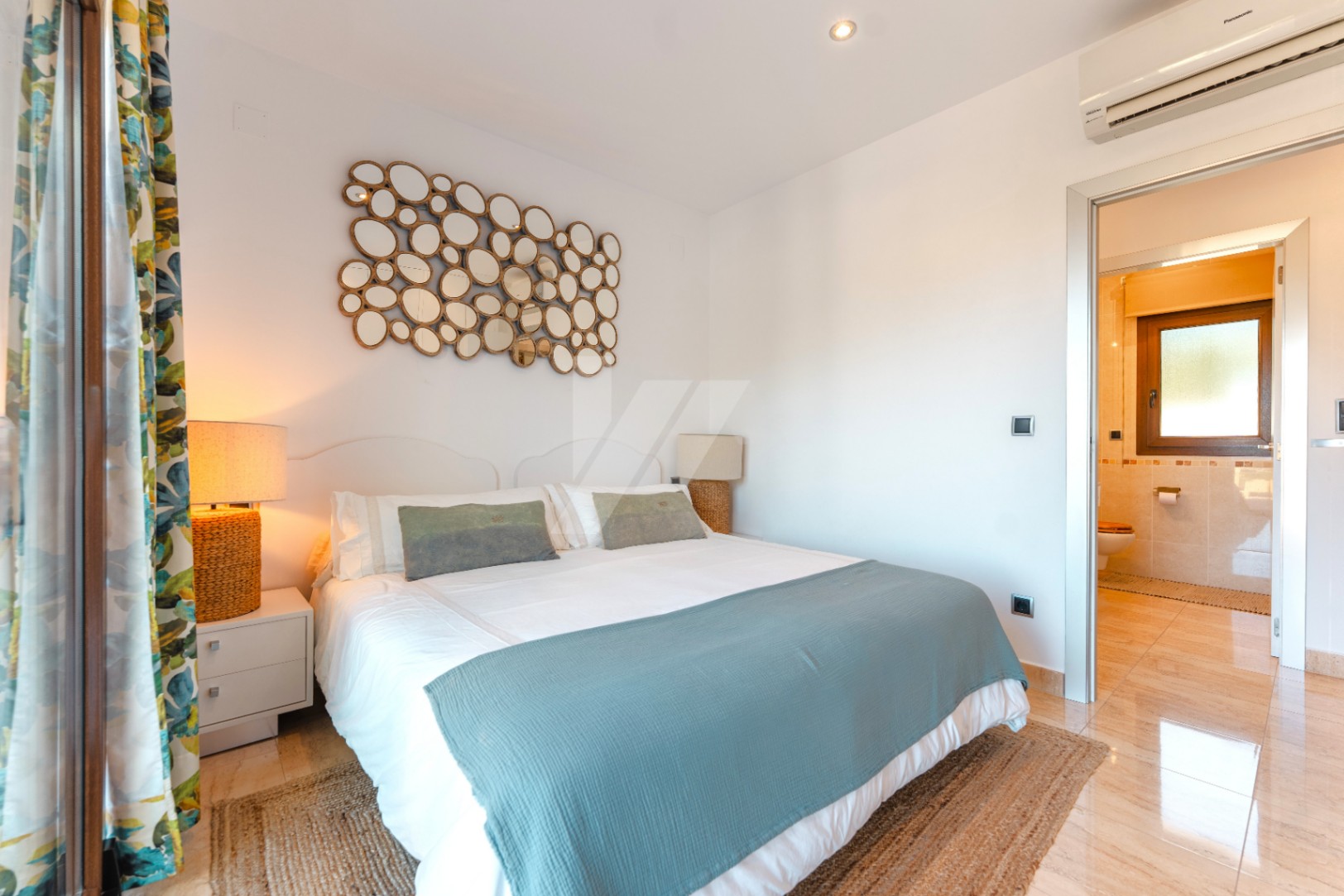 Ibiza-stijl villa te koop in Moraira, Costa Blanca.