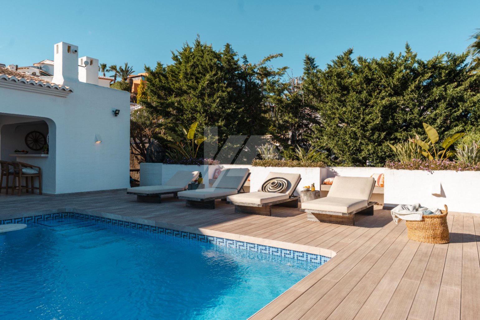 Ibiza-stijl villa te koop in Moraira, Costa Blanca.
