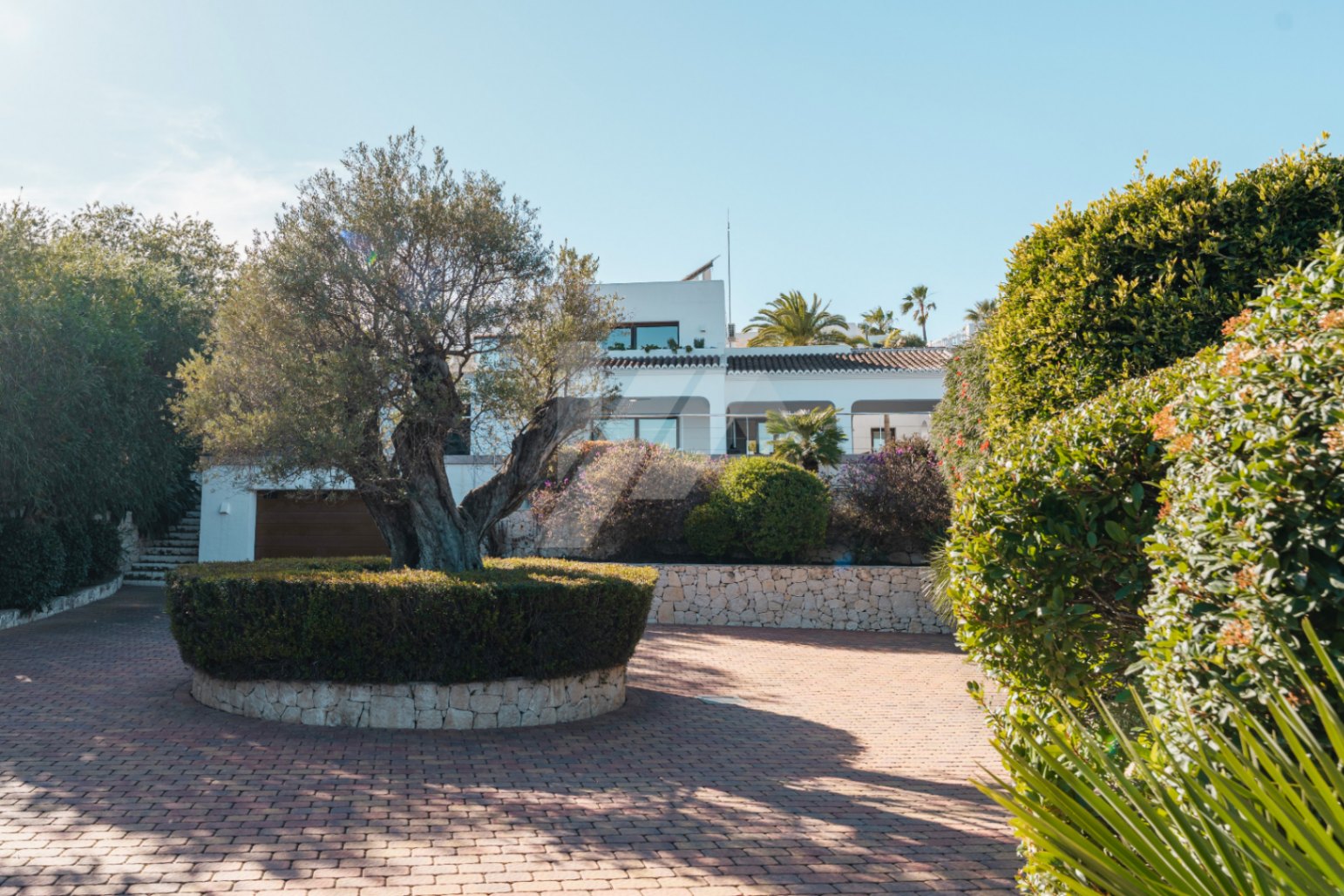 Ibiza-stijl villa te koop in Moraira, Costa Blanca.