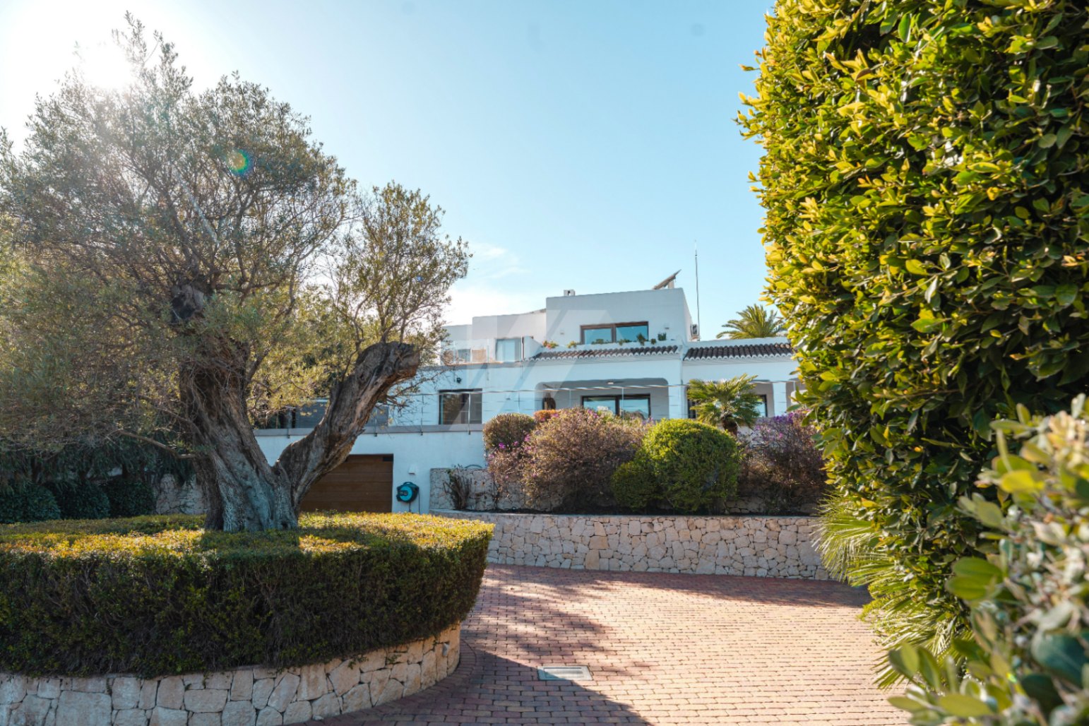 Ibiza-stijl villa te koop in Moraira, Costa Blanca.