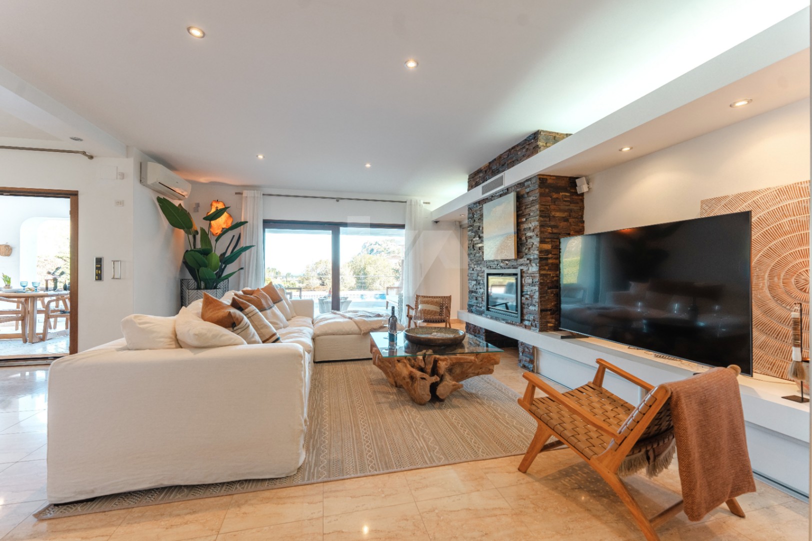 Ibiza-stijl villa te koop in Moraira, Costa Blanca.