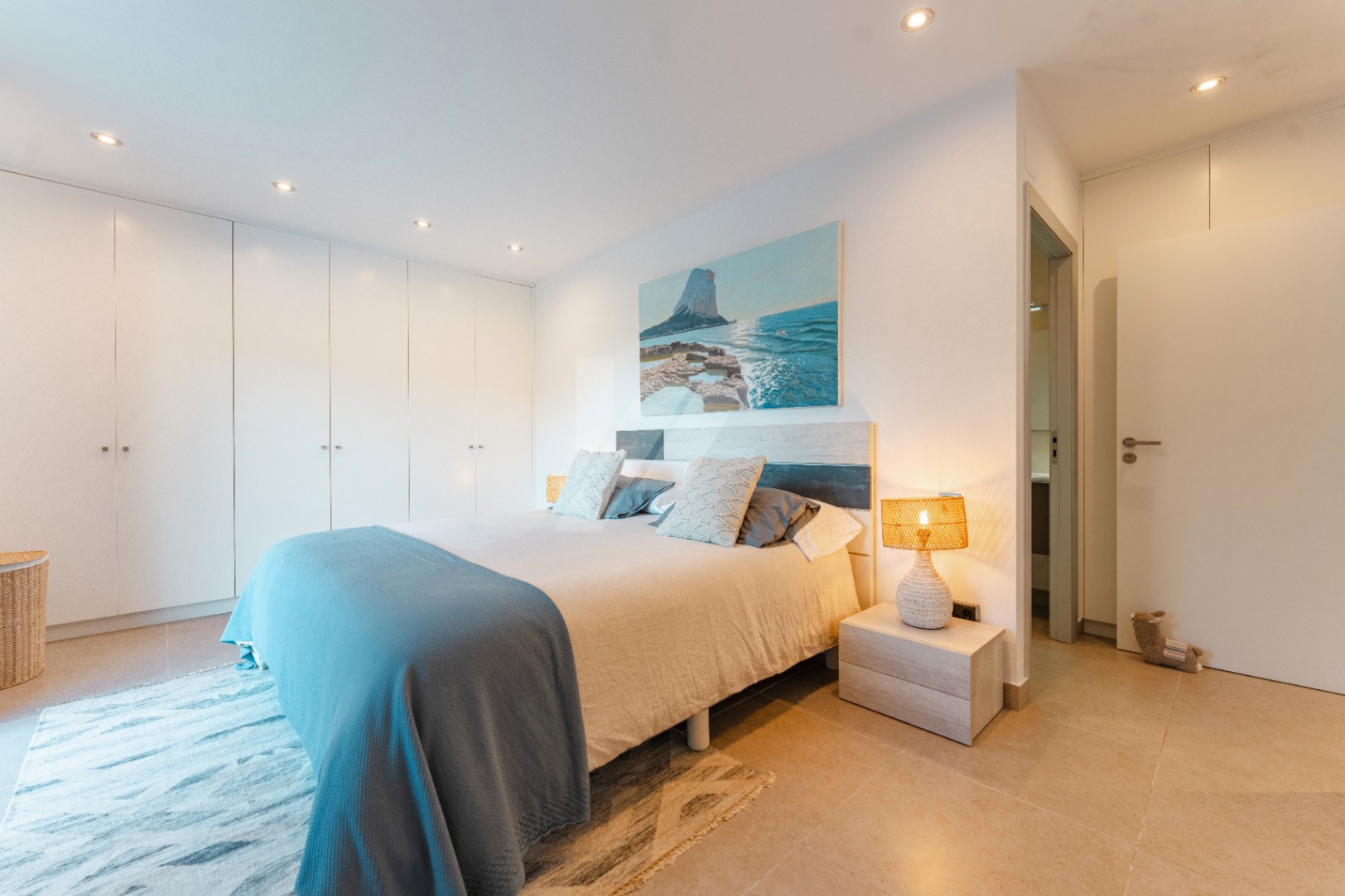 Ibiza-stijl villa te koop in Moraira, Costa Blanca.