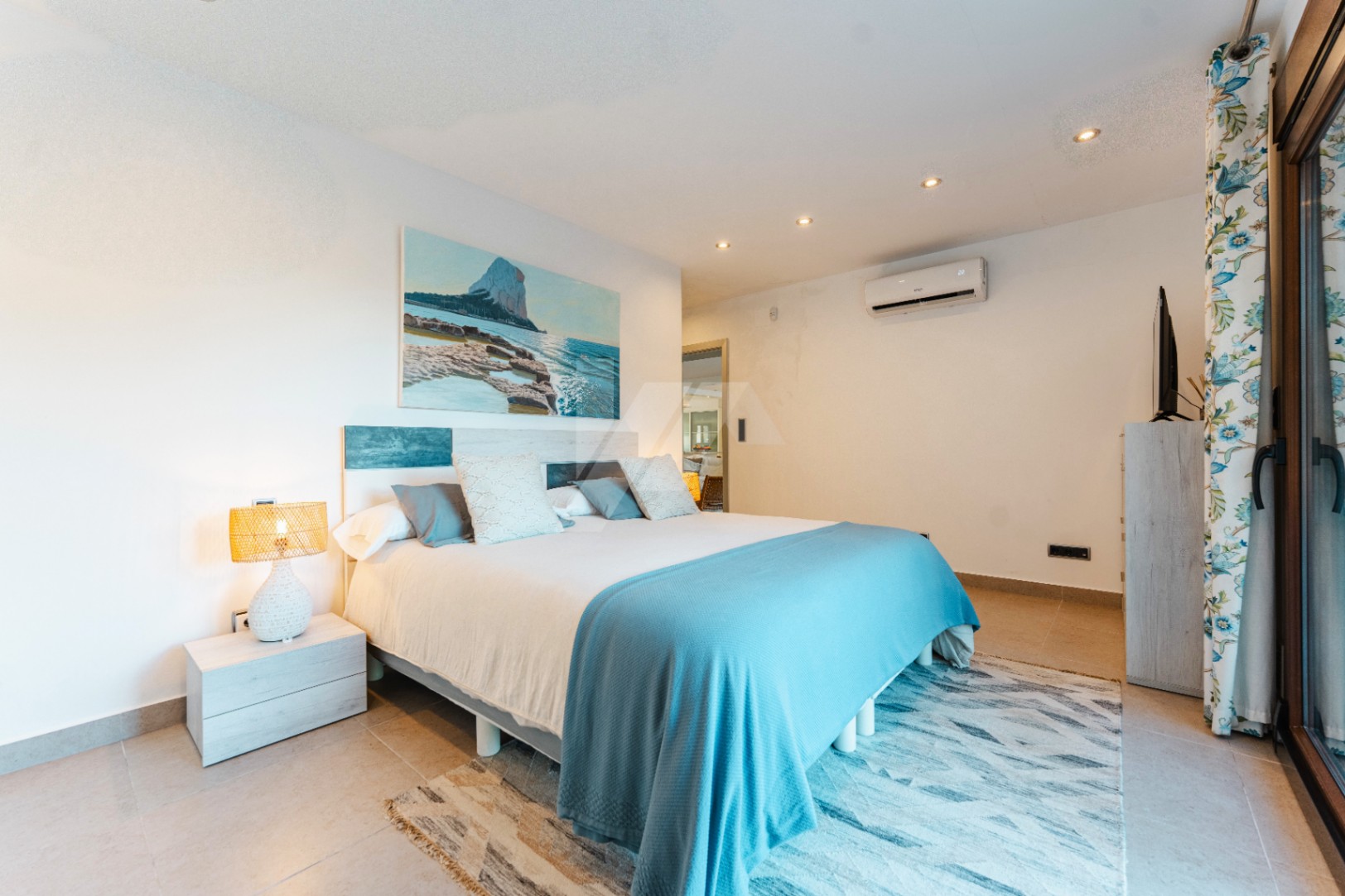 Ibiza-stijl villa te koop in Moraira, Costa Blanca.