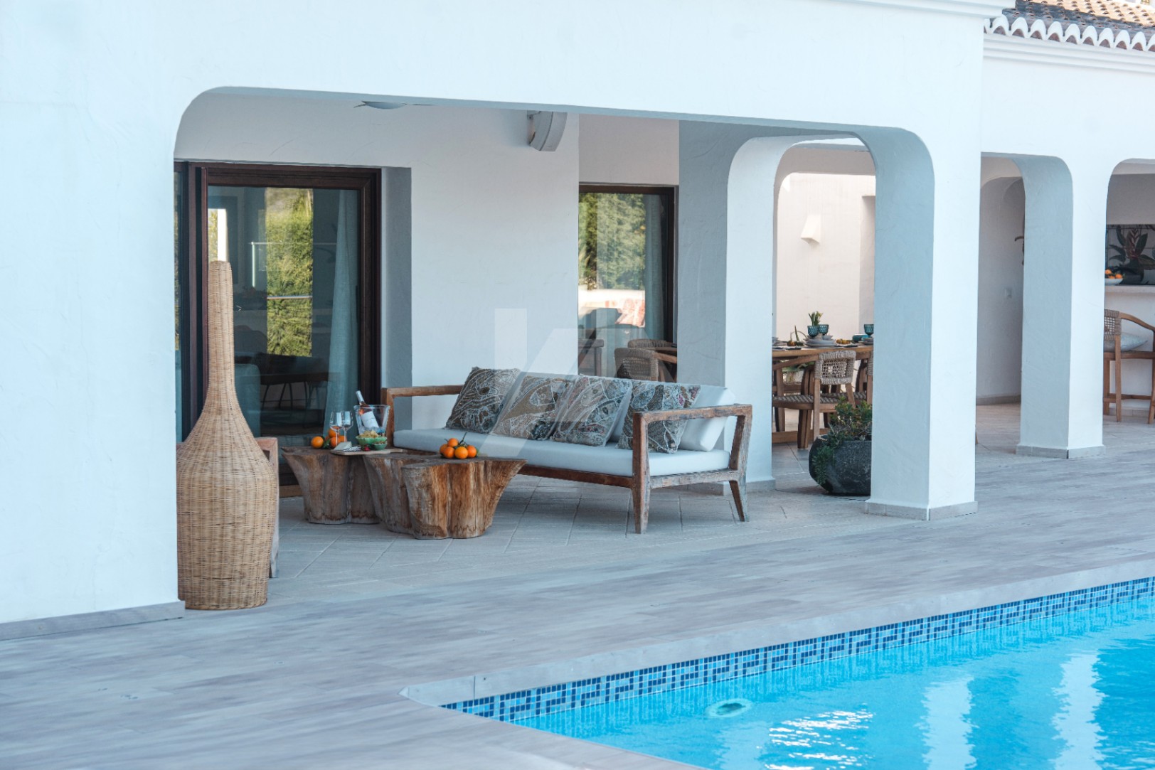 Ibiza-stijl villa te koop in Moraira, Costa Blanca.