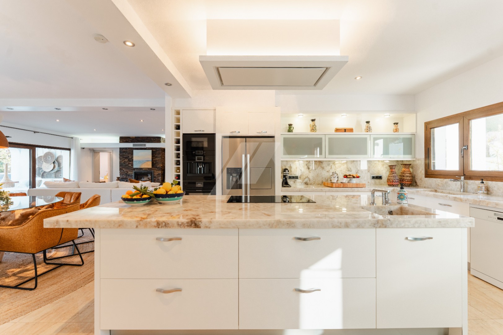 Ibiza-stijl villa te koop in Moraira, Costa Blanca.