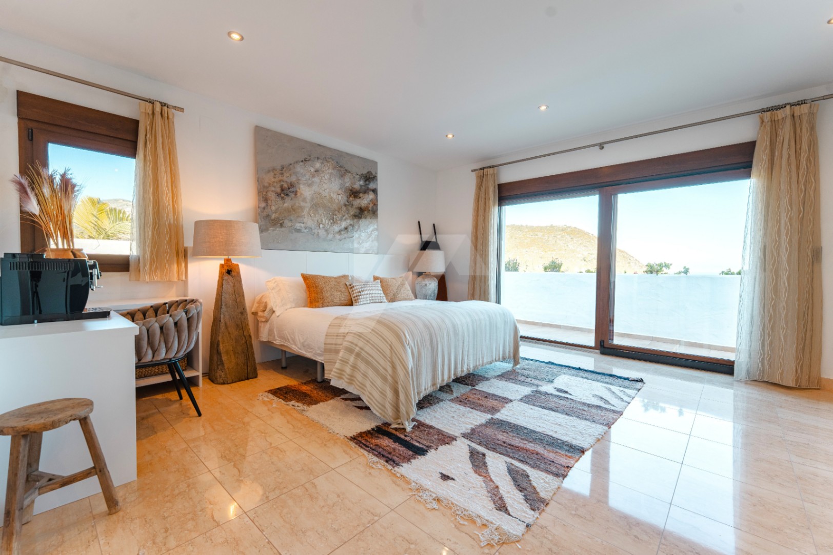 Ibiza-stijl villa te koop in Moraira, Costa Blanca.