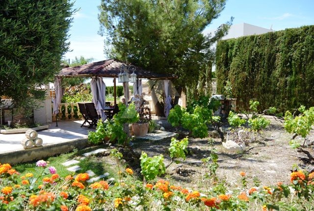 Villa te koop voor investering in Calpe, Costa Blanca.