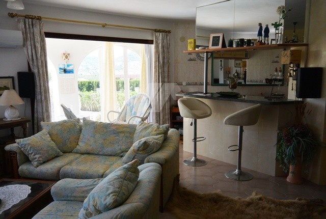 Villa te koop voor investering in Calpe, Costa Blanca.