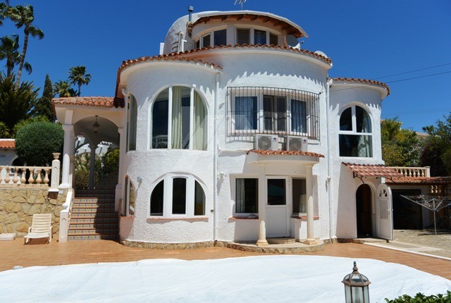 Villa te koop voor investering in Calpe, Costa Blanca.