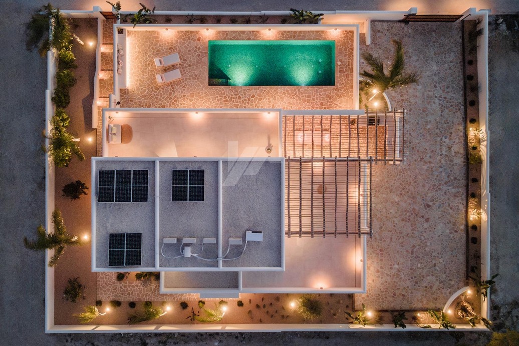 Villa in Ibiza-stijl te koop in Moraira, Costa Blanca.