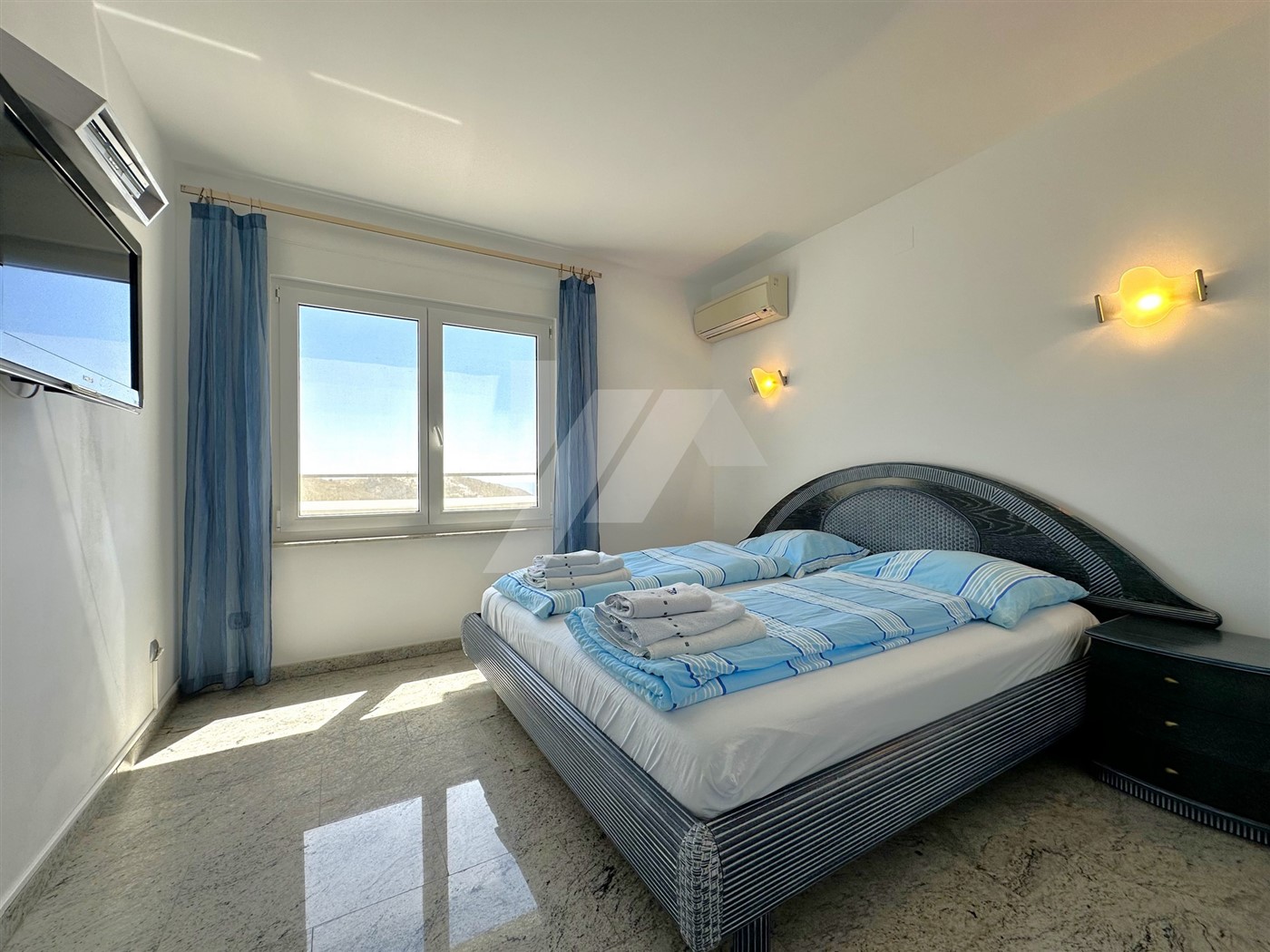Villa met panoramisch zeezicht te koop in Moraira, Costa Blanca.
