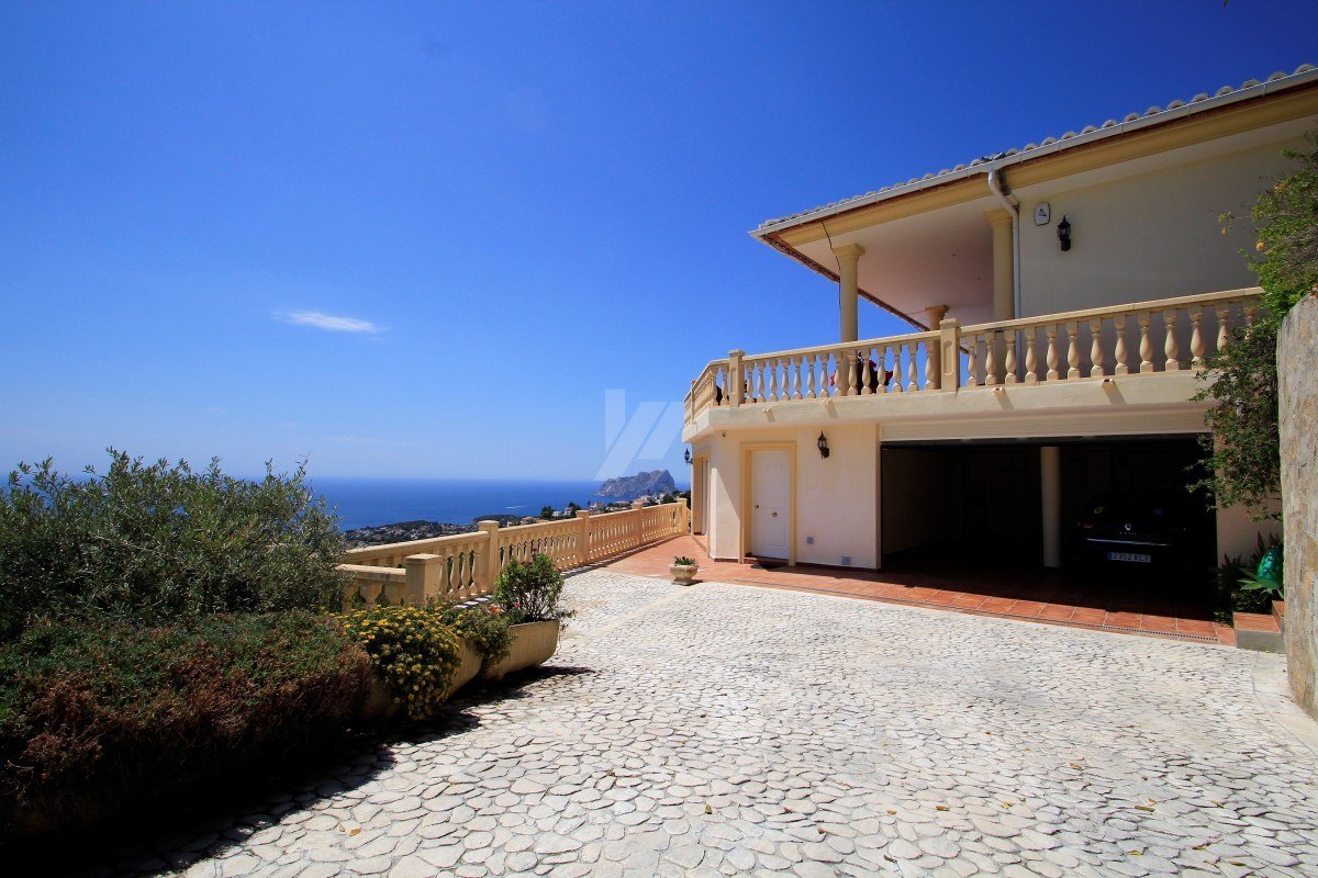 Panoramisch zeezicht villa te koop in Teulda-Moraira, Costa Blanca.