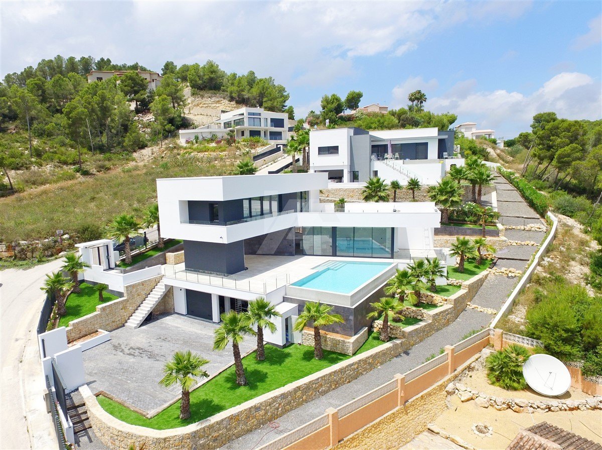 Luxe villa te koop in Javea, met uitzicht op zee.