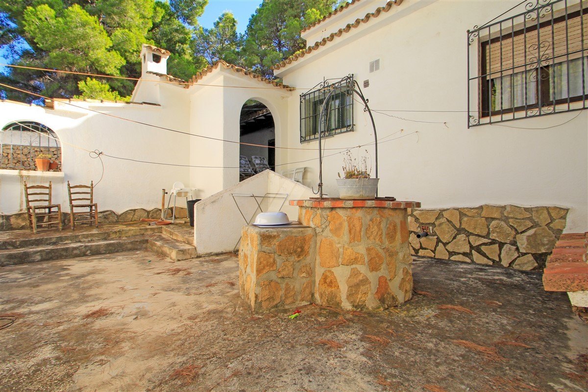 Villa te koop in Moraira, op loopafstand van de stad.